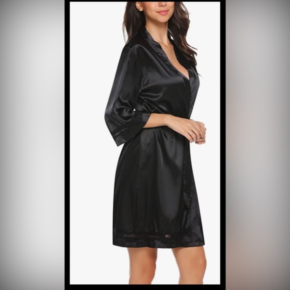 ❤️ SOLD ❤️ Bridesmaid Robe Black Satin Robe Wedding Party Bridesmaid - Picture 4 of 6